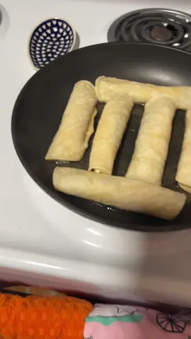 Part 3: #taquitos #dorados ⚠️ #quesofresco #jalapeno #cookingwithsopitaqueen 