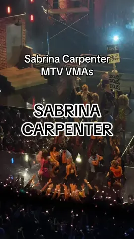 Sabrina Carpenter performs TEARS for the first time, with iconic rain dance break at MTV VMAs💦🔫 @Paramount+ Canada #sabrinacarpenter #MTV #VMAs 