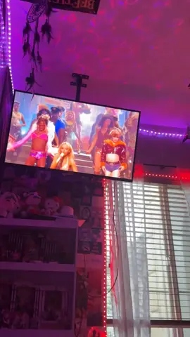 that performance was actually so awesome😭lowkey i actually started tearing up when i say the “protect trans kids” sign😭😭 #vmas#sabrinacarpenter#fyp#foryou#sabrina 