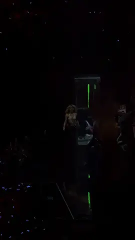 @Sabrina Carpenter performs Tears at the 2025 VMAs AUDIENCE POV #sabrinacarpenter #tears #vma #vmas 