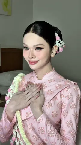 Layout trao sash sáng nay của chúng mình,mọi tóc búi mình làm cho Tâm Như thế nào nè #missinternationalqueen #hatamnhu 