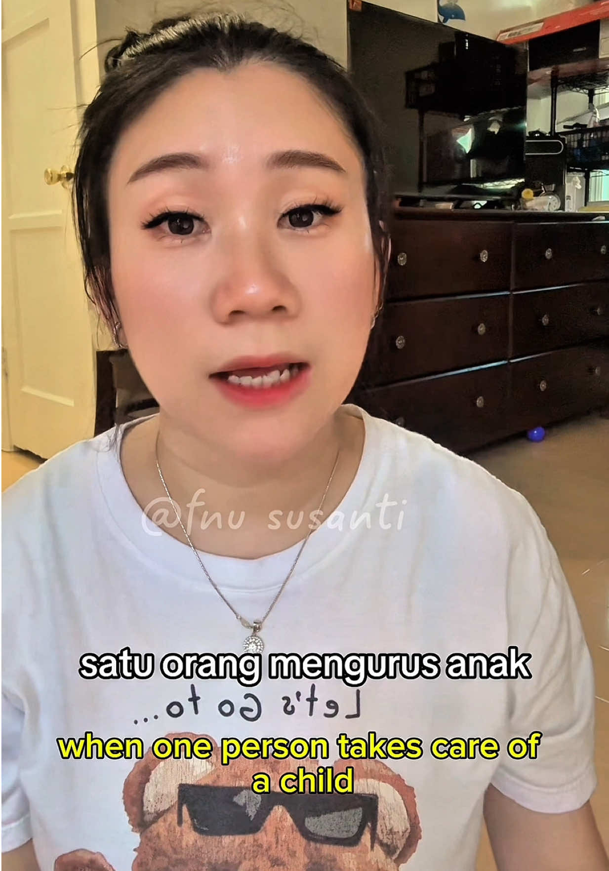 Kalau semua beban ada di pundaknya… masih pantaskah kita menuntut senyum setiap saat ? #HargaiIbu #CeritaKehidupan #BelajarHidup #Fyp #RealitaKehidupan 