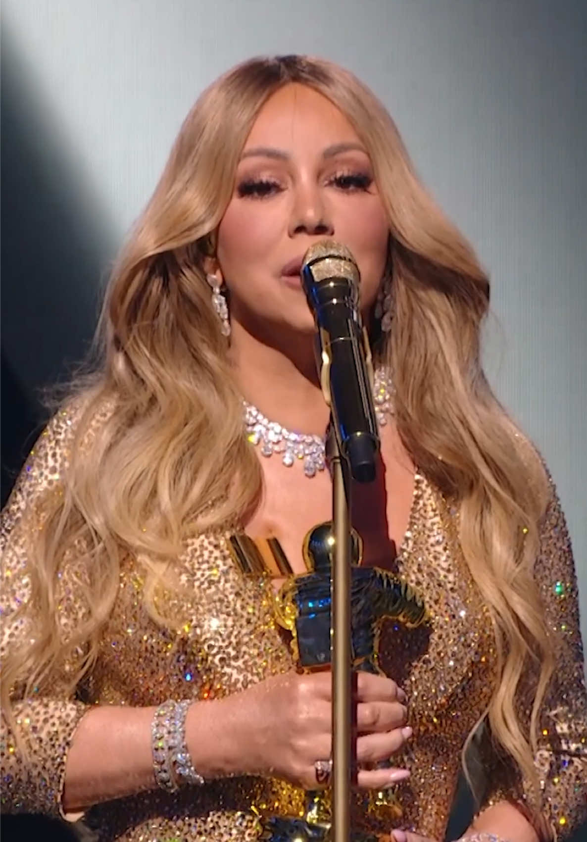 I give you, the 2025 VMA Vanguard recipient: ✨Mariah Carey✨ #VMA #VMAs #Vanguard #MariahCarey 