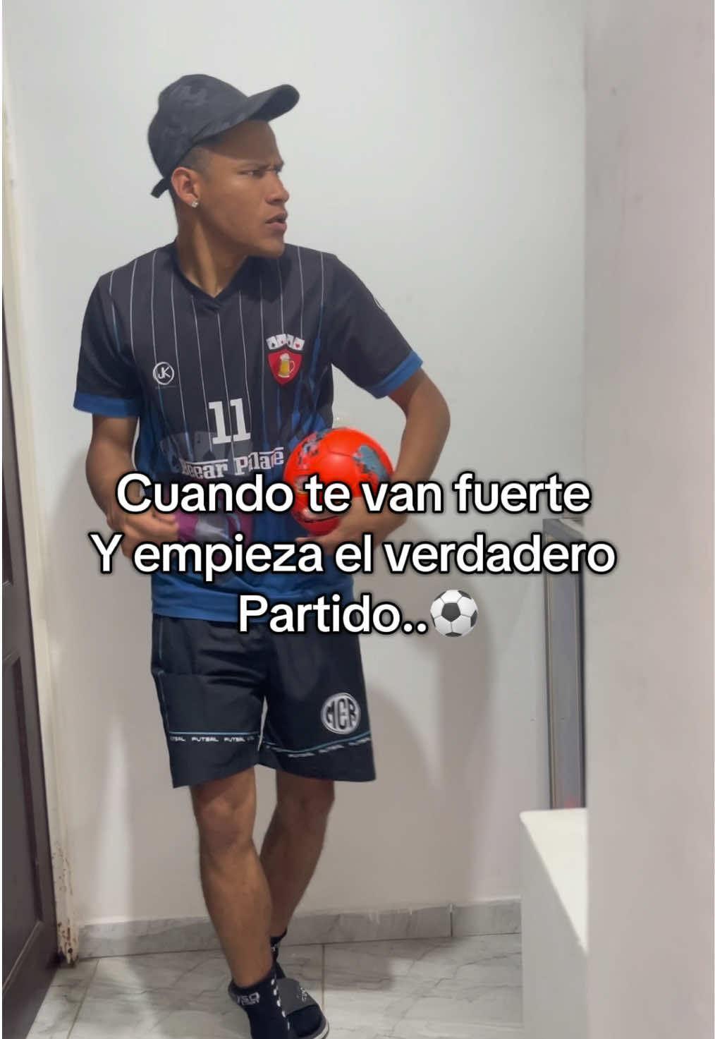 Perdón por hacerte daño, pero tú empezaste..⚽️😅 #humor #futbol⚽️ #football #amigos #risas 