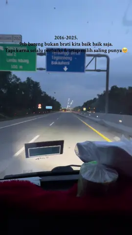 udah berapa kali saling memaafkan? udah berapa banyak air mata disetiap perjalanan? Sampe pda akhirnya kita mengerti, jika punya hati yang luas untuk mempertahankan, Maka hubungan akan terus berjalan.. 🤍.                             #sabar #rumahtangga #pejuanggarisdua 
