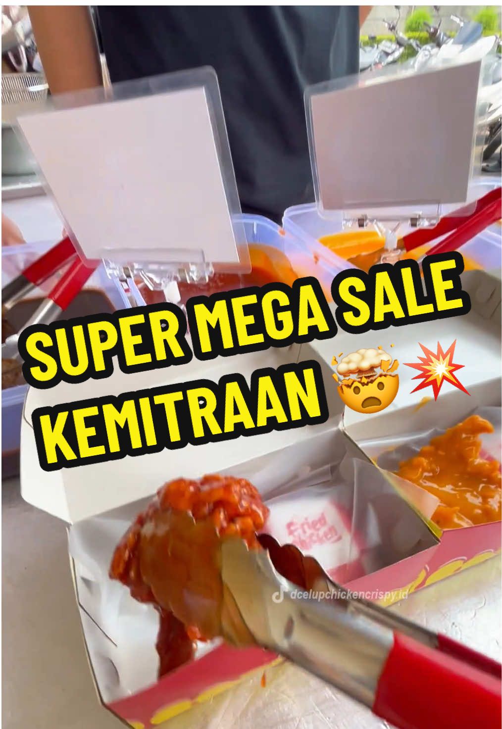 Diskon Super Mega Sale cuma 3 hari doang‼️ Modal mulai 2 jutaan aja, buruan join, jangan sampai kelewatan! 😎💥 ​‼️ Ralat Tanggal Super Mega Sale! ‼️ ​Guys, mohon maaf ya, ada revisi jadwal buat Super Mega Sale kemitraan. Bukan tanggal 7, tapi tanggal 8, 9, dan 10 September 2025! ​Jadi, jangan sampai salah tanggal. Sampai ketemu di live dan kita panen cuan bareng 😎💸 #kemitraankuliner #ideusaha #masterkulinerindonesia #kulinerkekinian #dcelupchickencrispy 