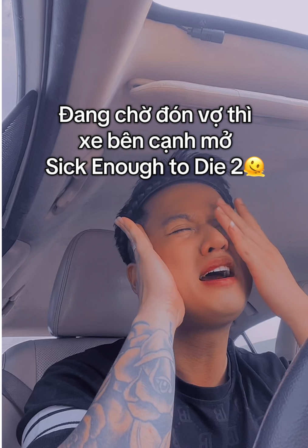 Đang chờ đón vợ thì xe bên cạnh mở Sick Enough To Die 2🫠#xuhuong2025 #tiktokvn #fyp #tiktokgiaitri #ilovetiktok #ductai193 #vtvcab #sickenoughtodie🎶 #gen2 #kpop 