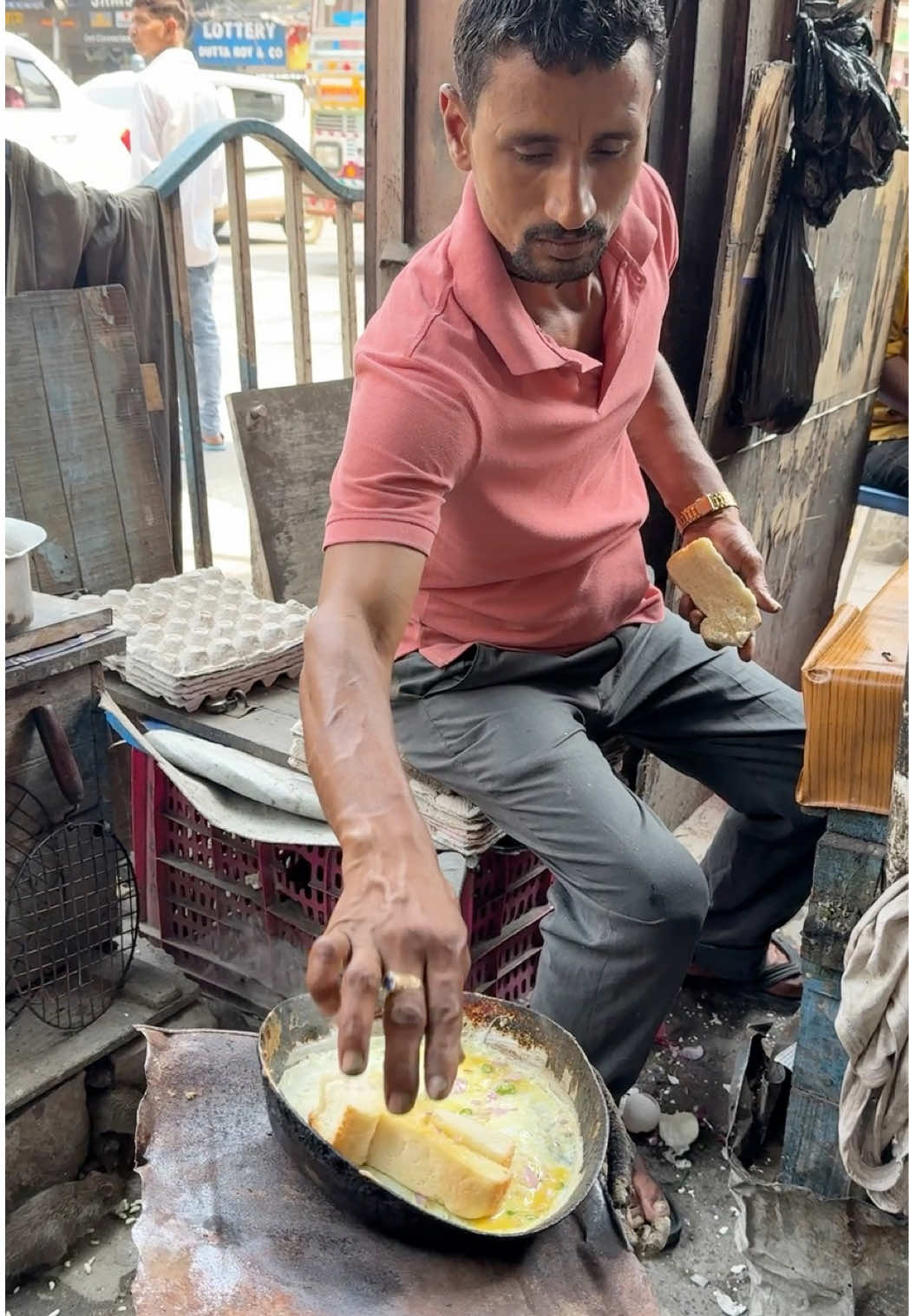 Shocking Price! Egg Toast in India for Just $0.40 📍 Location  Kolkata in India 💰 Price (Half a chicken) USD 0.40 / INR 40 / KRW 500 #indianfood #toast #viral 