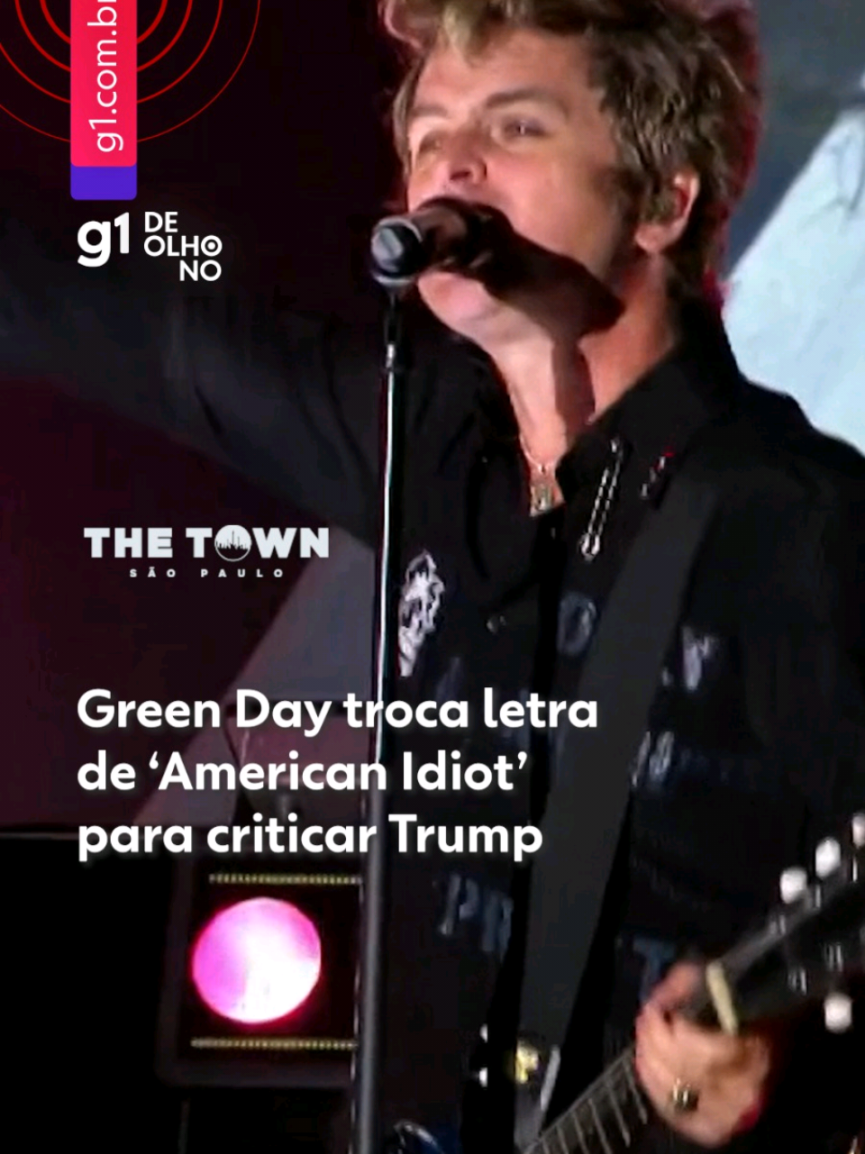 #g1noTheTown - O Green Day, principal atração do The Town deste domingo (7), abriu seu show cantando 