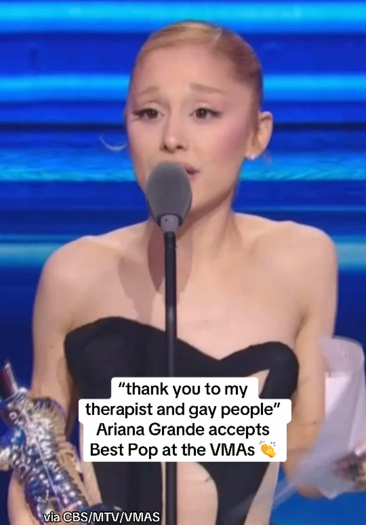 “thank you to my therapist and gay people” @arianagrande accepts  Best Pop at the #VMAs 👏 #vmas #vmas2025 #arianagrande 