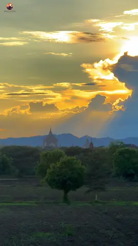 မြေနီလမ်းလေးတွေ မှိုင်းပြပြစေတီပုထိုးတွေ စိမ်းစိုစိုတောတန်းလေးတွေက အရင်လိုလှနေဆဲပါပဲ ချစ်သောရေ... ပုဂံ-လွမ်းစရာဌာနေ  #bagan  #foryou  #baganlover 