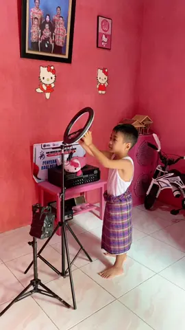 Mbah Google ganggu aja. Lengkuas sdh asik2 joget 😊