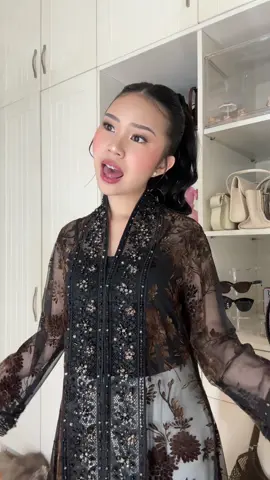 Kembali ke kondangan seasoooon 🌺