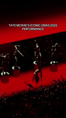 SHE DID THE MOVE 👀👀 all in all the best performance at the 2025 VMAs  @tate mcrae #tatemcrae #vmas #vmas2025 