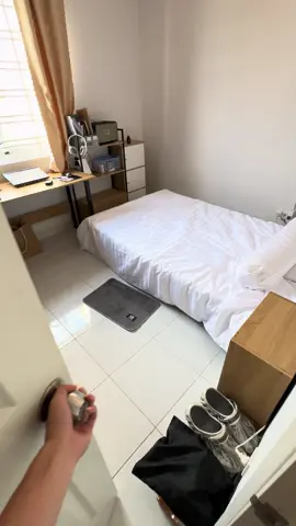 Phòng của tân sinh viên 2k7 sư phạm kỹ thuật =)))
