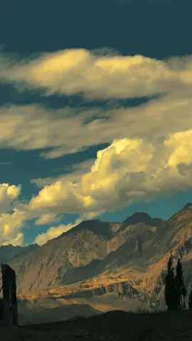 کوئی تو کرے گا مجھ سے مجھ جیسا عشق کوئی تو رکھے گا مجھے اس دنیا سے پہلے۔۔۔۔۔❤️‍🩹🥀🤌🏻