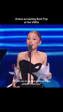 We love you too!! @arianagrande 🥺🫶🏻🫧 So proud #vma #vmas #vmas2025 #eternalsunshine #arianagrande 