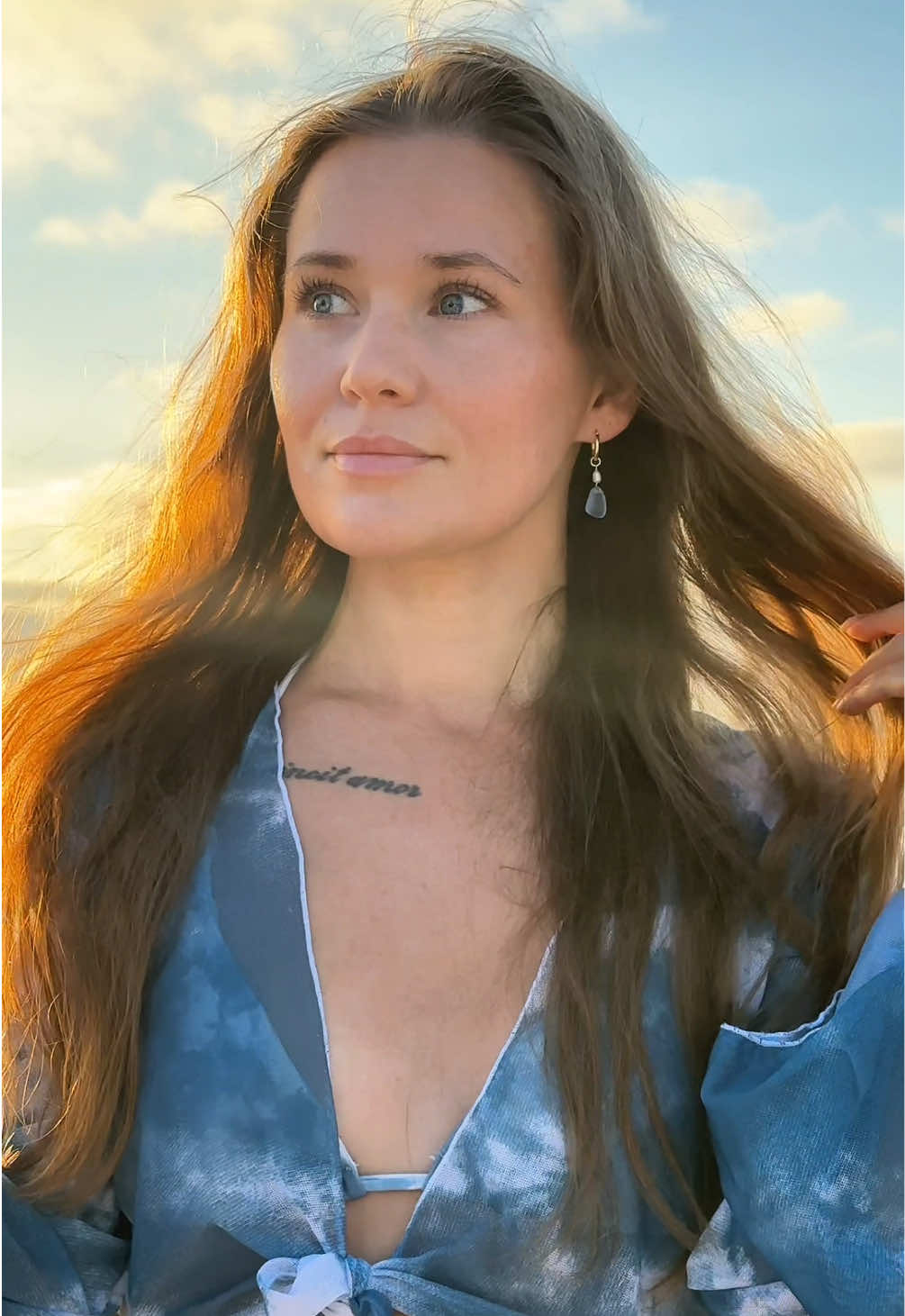 Omg these earrings are the best 🥹🩵🐬🐚 Perfect for beach days 🌊  #ugc #ugccontentcreator #ugccreator #ugccalifornia #ugcbeautycontentcreator 