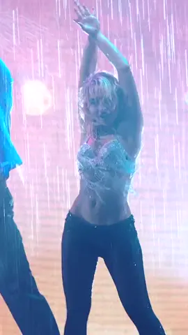 There was rain in the forecast during Sabrina Carpenter’s #VMAs performance of “Tears” 🤭💧🪩  #MTVAsia #VMA2025 #VMAs #Performance #SabrinaCarpenter #poVMA