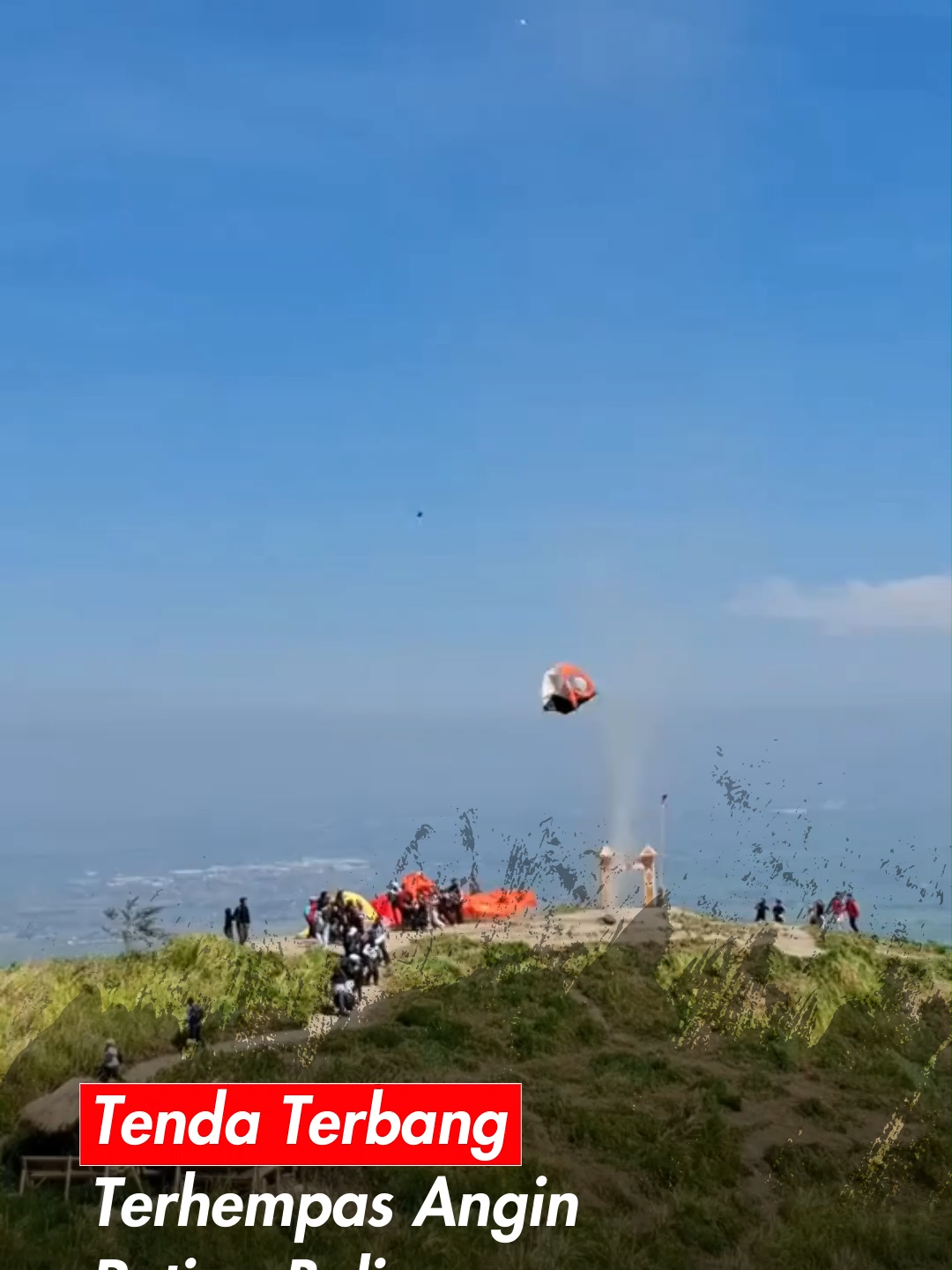 Niatnya sih camping tp ko malah jadi paralayang . .. ... #Camping #Tenda #paralayang #putingbeliung #puncakgunung #viral