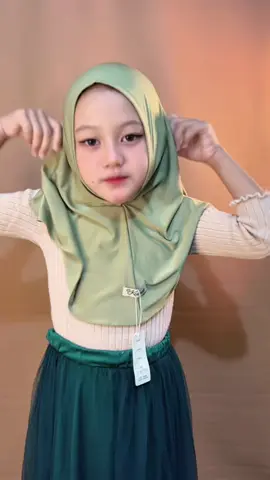 Membalas @langgeng sedoyo Jilbab bagus harganya juga murah 🥰 #kerudunganakperempuan #jilbabanak #hijabanak 