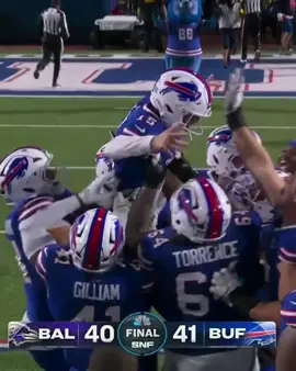 Los #Bills estaban abajo por 15 puntos en el último cuarto ¡y terminaron ganando con un gol de campo! 😱🔥 Los Bills se convirtieron en el primer equipo en la historia de la #NFL en remontar una desventaja de 15 puntos en los últimos cuatro minutos del último cuarto para ganar un partido inaugural de temporada.
