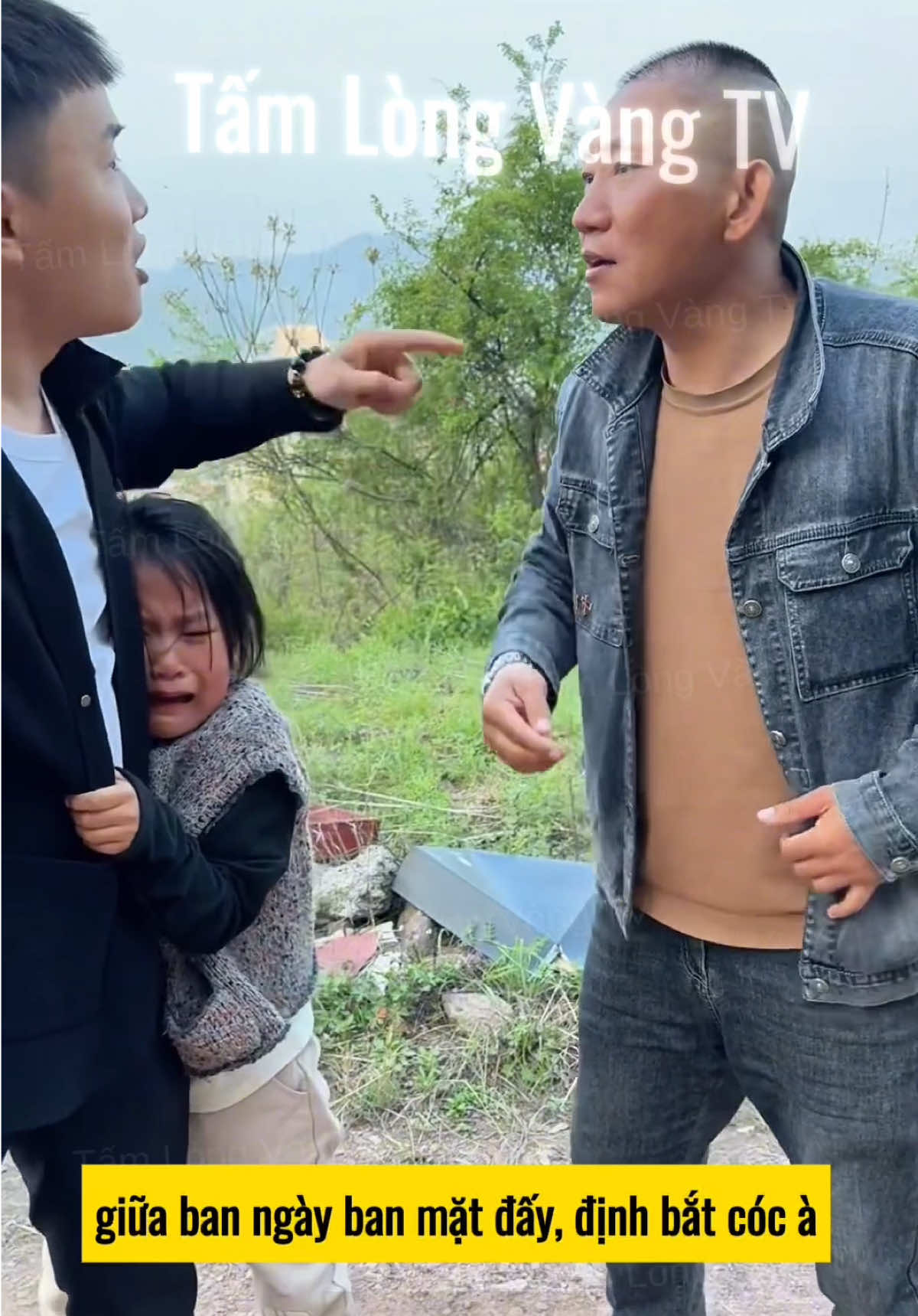 Tổng tài cứu nguy kịp thời cho bé gái bị kẻ xấu lừa bắt đi, ai có con nhỏ lưu ý #tintuc #phimhay #phimtrungquoc #cuocsong 