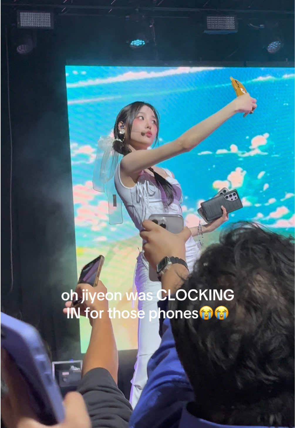 HELP she took so many phones at once😭😭 UGHH I MISS THIS CONCERT ALREADY I LOVED IT I SCREAMED MY LUNGS OUUT! & the girls did soo good🥲🥲💕 #tripleS #alphapercent #triplestour #indianapolis #kpop 