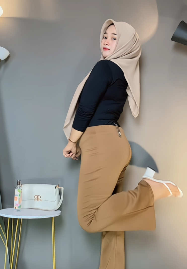 celana cutbray nih beb, harga murah tapi kualitas ngga murahan😍 #rekomendasioutfit #flarepants #cutbraypants #fyp 