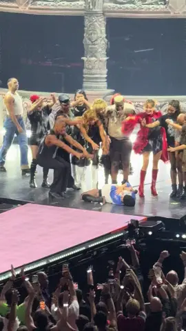 DO THE DEAD DANCE ☠️🖤 @ladygaga #mayhemball 