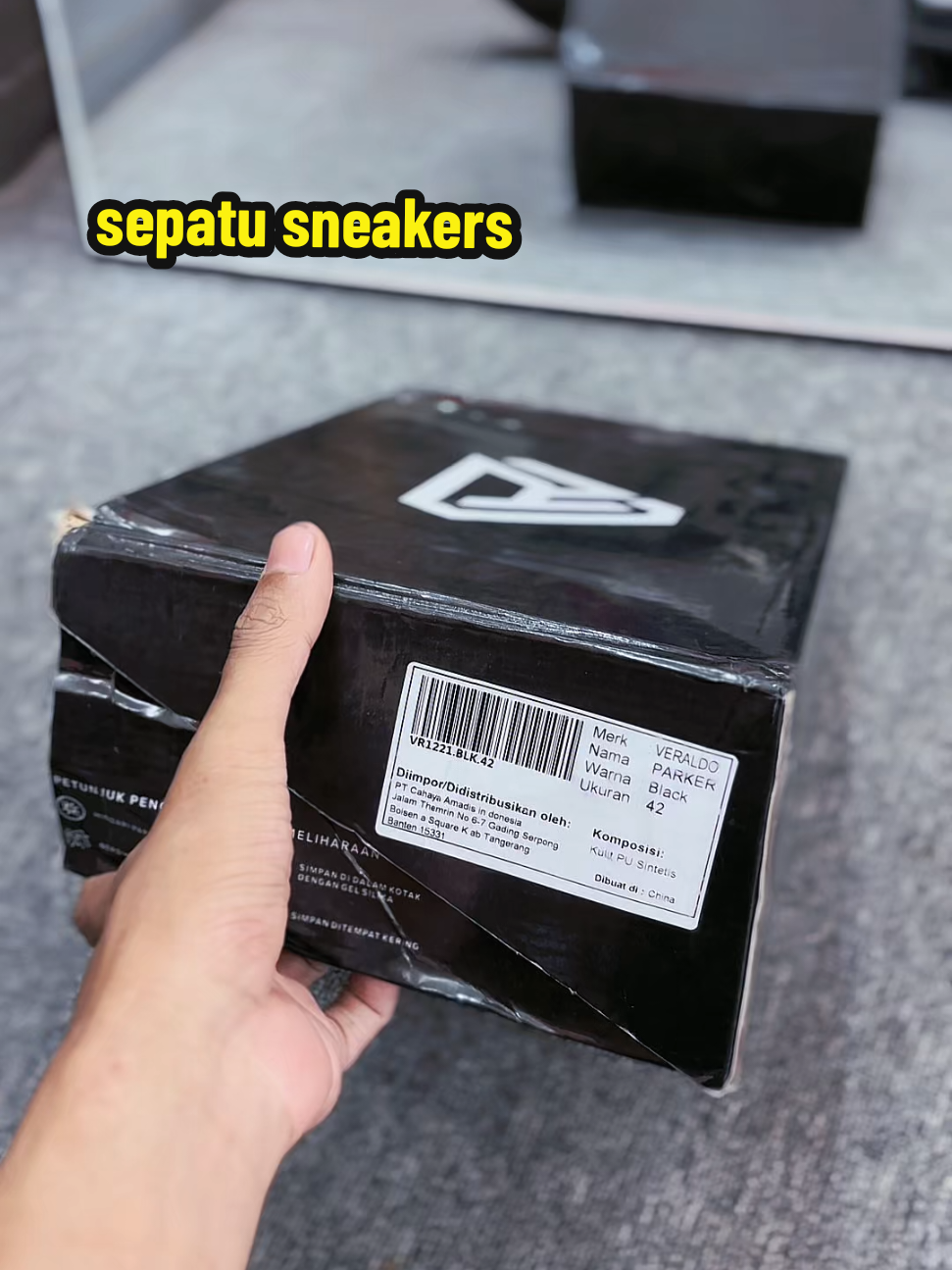 sepatu sneakers pria buat santai dan olahraga #sepatusneakers #sepatuolahraga #sepatucowok #sepaturunning 