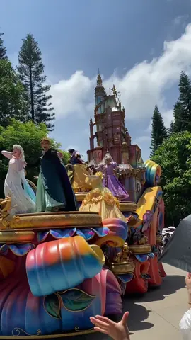 HK Disneyland’s Friendtastic Parade! 🏰💖 ✨🎉  #hkdisneyland #hongkongdisneyland #friendtastic 