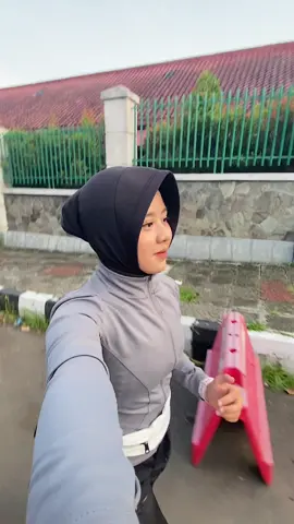 lari dari kenyataan 