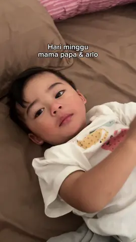 Mini vlog hari minggu arlo kemarin, gak banyak video karena qtime sama kakek nenek di bxc💖