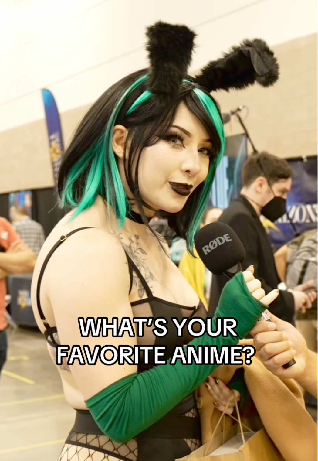 @spookymoogs Tells us her favorite anime! ✨🙌 #anime #animetiktok #animeconvention #animequestions #cosplaygirl 
