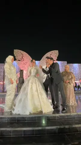 انا من يوم ما عرفتك عمال بدفع في فلوس 💃🏻 #fypシ゚viral #fypage #wedding #bride  @الفنان سعد الصغير 