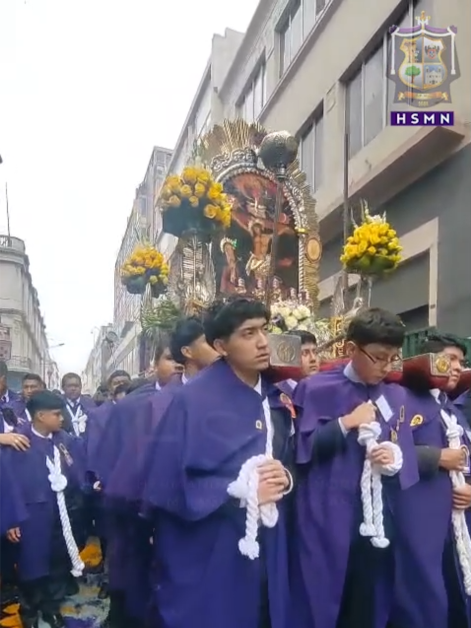 Procesión 2025 del Grupo Juvenil - Infantil de la Hermandad del Señor de los Milagros de Nazarenas. Este domingo 07 de septiembre, se realizó el Recorrido Procesional del Grupo Juvenil - Infantil de la Hermandad del Señor de los Milagros de Nazarenas. El anda del Señor recorrio en procesión las calles, guiada por la fe y devoción de nuestros jóvenes y niños. Somos Canal HN, tu canal al servicio de la fe. Canal Oficial de la Hermandad del Señor de los Milagros de Nazarenas. Síguenos aquí: https://linktr.ee/HSMNazarenas #HSMNazarenas #EnCaminoAlMesMorado #CanalHNazarenas