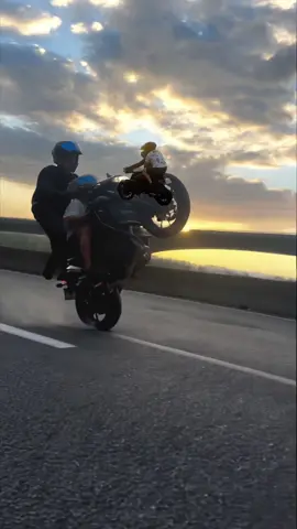 Petit Baptême 🏍️ @Rikouu @Skrilx07 🔥 #974 #lareunion #reunionisland #bike 