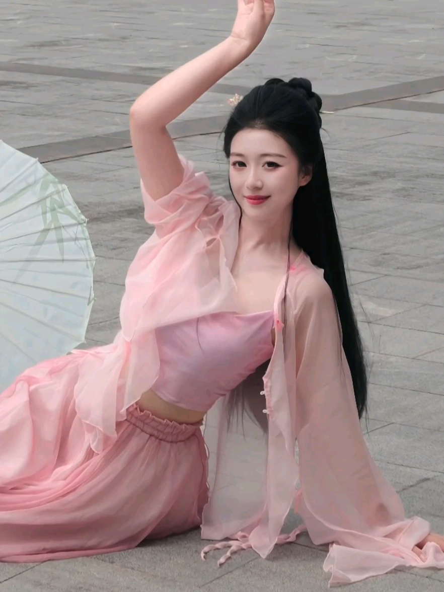 突然出现一下~ #国风古韵 #红昭愿dj #古典舞 #dj