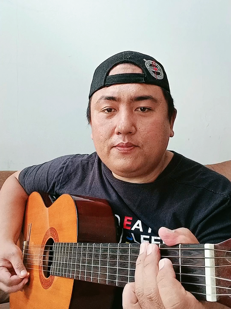 [INTRO] gerimis mengundang (gitar) #gitar #guitartok #gerimismengundang #fingerstyle #gitaristoba 