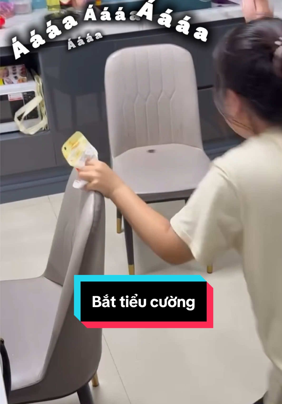 Đập gián thôi mà tưởng đang casting phim hành động 🎬 #funnyvideos, #comedy 