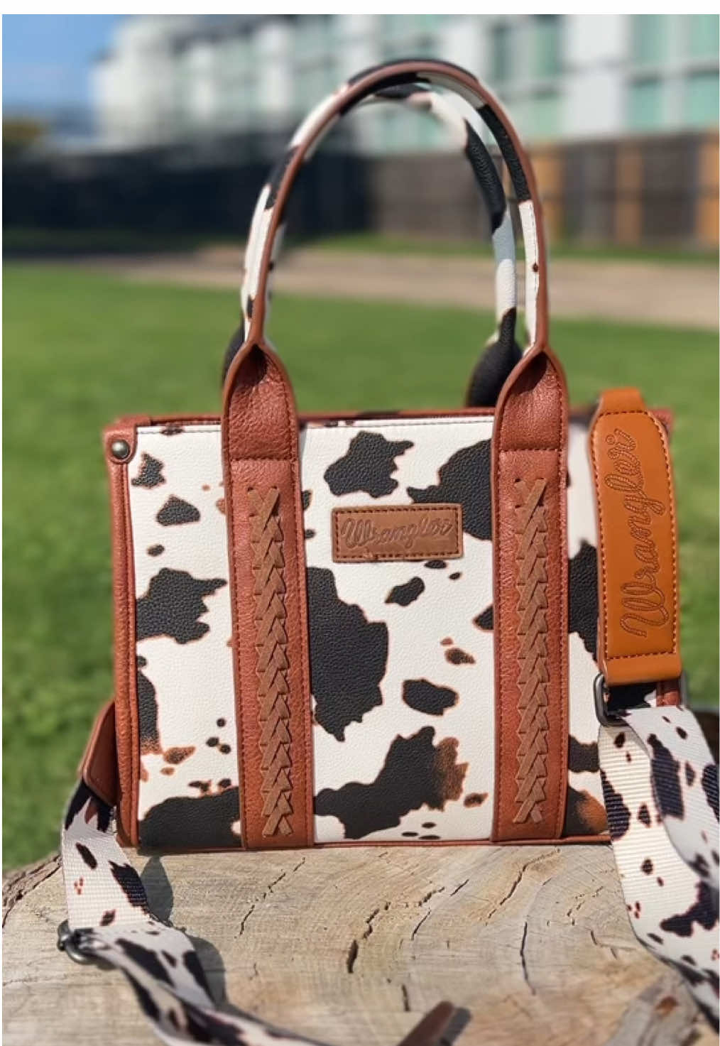 Chic design with a touch of the west #tiktokshopsummerturnup #westernfashion #Wrangler #cowgirls #wranglerbag 