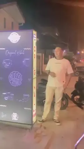 Anggo Bayo Lubis Anggi namaloan i paturut turutkon 