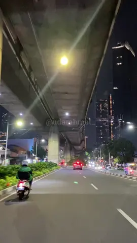 Kuningan night vibes😍🌃🇮🇩 . . . . . . . #kuningan #night #jakarta #views #vibes #city #trending #viral #viraltiktok #viralindonesia #fypage #fyp