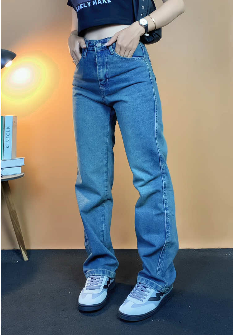 Asli ini looknya cuaakeeppp,, emang ga pernah salah si pilih celana dari jiniso🥰 #jiniso #jinisoemangkeren #outfitcelanajeans #jeanswanita #loosejeans 