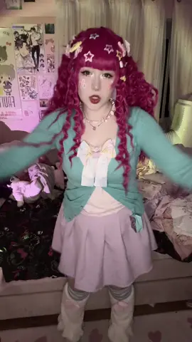 the back of my wig doesn’t exist btw #PINKIEPIE 🧁 #mylittlepony #cosplay #pinkiepiecosplay #blueboicosplays 