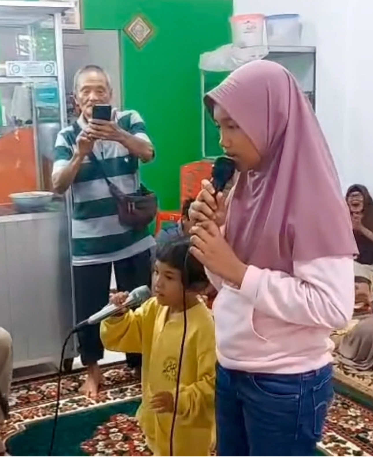 Kak @Zahra Foer asah mental nyanyi lagu #marduaholong #marduaholongcover #omegatrio 
