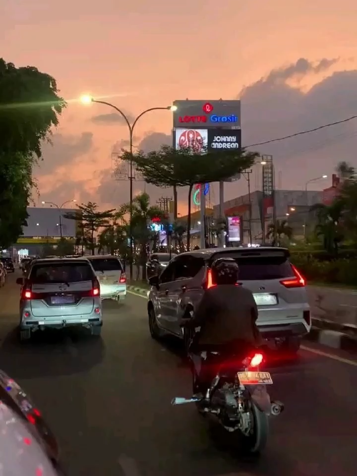 Lagi cari lahan strategis di Palembang? 🌆   📍 Berada tepat di tepi Sungai Musi, akses jalan utama lebar, dan lokasi super potensial untuk segala jenis usaha.        📞 Info & survei: 0812-2903-832 #Jualtanah #jualtanahstrategis #jualtanahstrategispalembang #investissment #sungaimusi #palembang #sungaimusipalembang #jualtanahpalembang #TanahPalembang #PropertiPalembang #InvestasiProperti #JualTanahPalembang #SungaiMusi #PalembangProperty #TanahDijual #InvestasiTanah #PropertiIndonesia #LahanStrategis