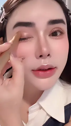 อายแชโดว์ครบจบในแท่งเดียว