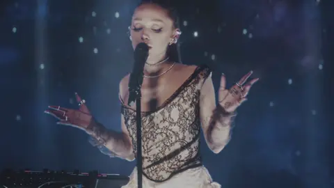 video of the year… brighter days ahead… wow || cc. fi1tz scp. me #arianagrande #arianagrandeedit #vmas2025 #fyp #viral ariana grande video of the year 2025 VMAs edit 